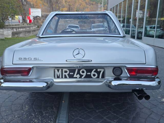 Mercedes-Benz 230 SL