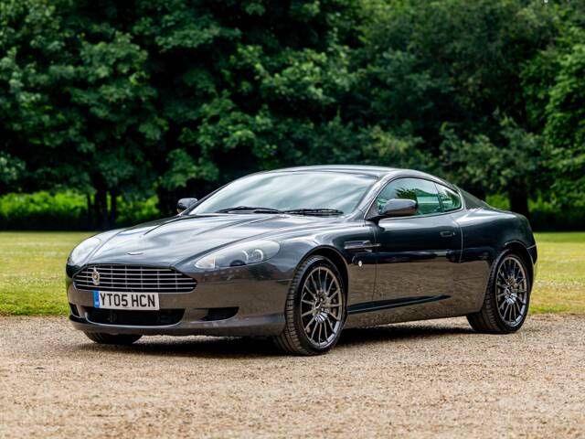 Immagine 1/47 di Aston Martin DB 9 (2005)