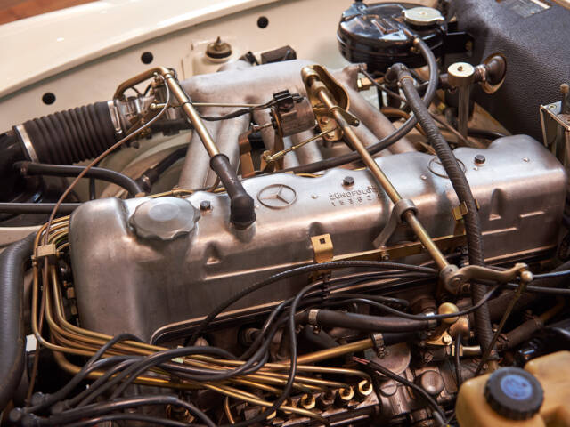 Mercedes-Benz 230 SL