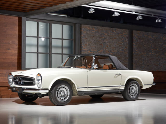 Mercedes-Benz 230 SL