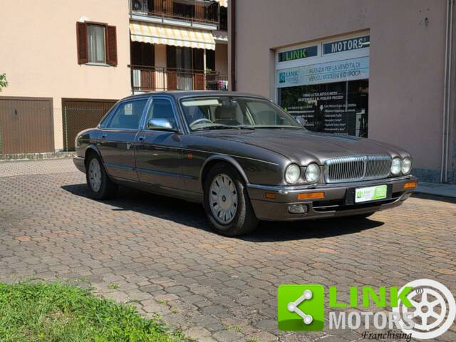 Bild 1/10 von Daimler Six (1995)