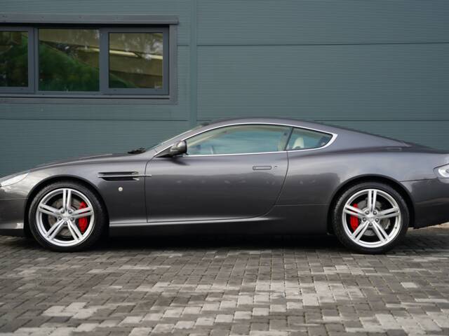 Aston Martin DB 9