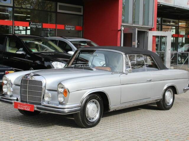 Imagen 1/17 de Mercedes-Benz 300 SE (1964)