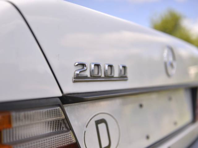 Mercedes-Benz 200 D