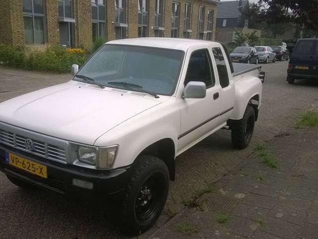Image 1/5 de Volkswagen Taro 2.4 XtraCab (1991)