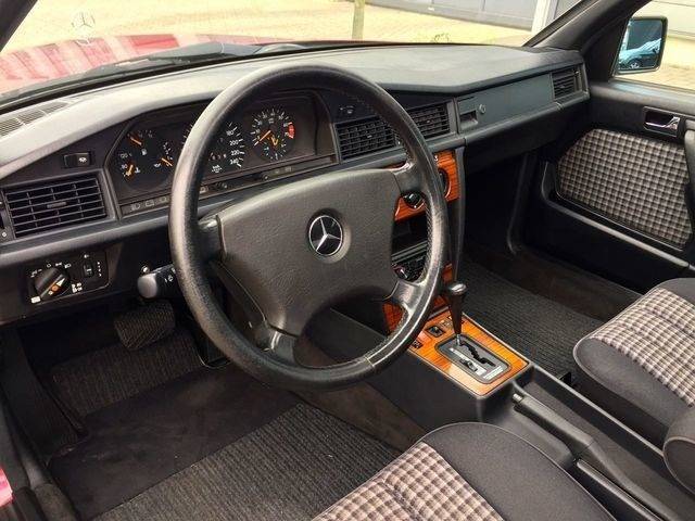 Mercedes-Benz 190 E 2.6