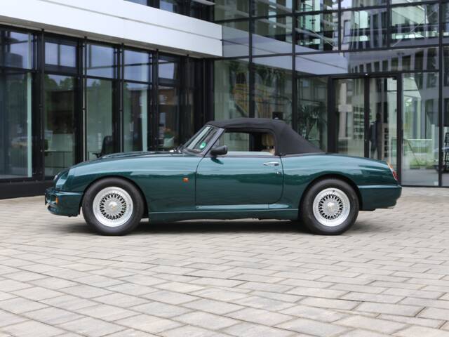 MG RV8