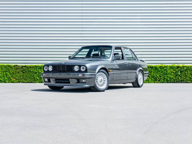 Bild 1/34 von BMW 320is (1988)
