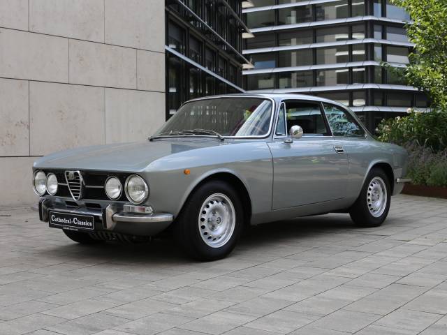 Bild 1/61 von Alfa Romeo 2000 GT Veloce (1972)
