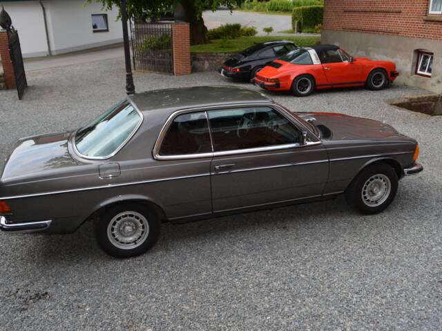 Mercedes-Benz 230 CE