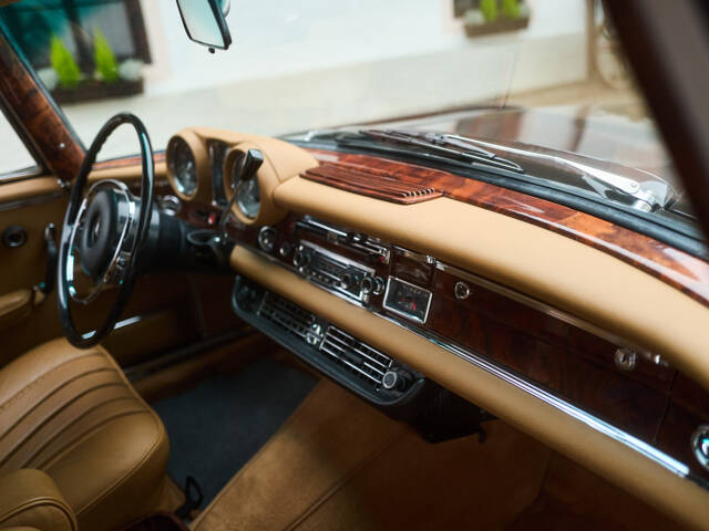 Mercedes-Benz 280 SE