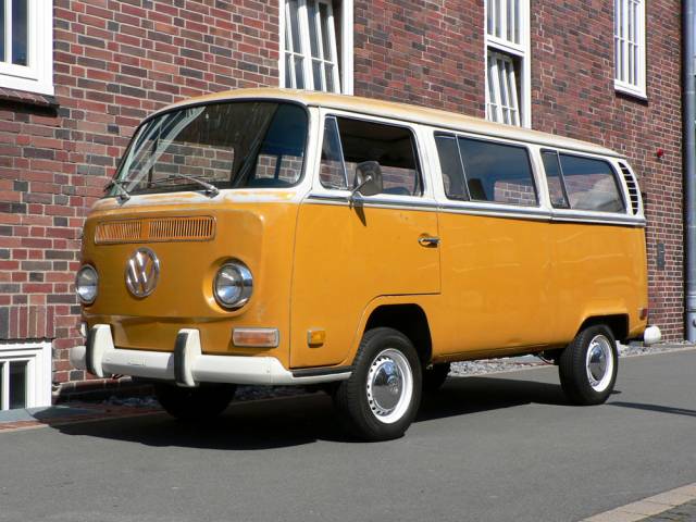 Volkswagen T2a minibus