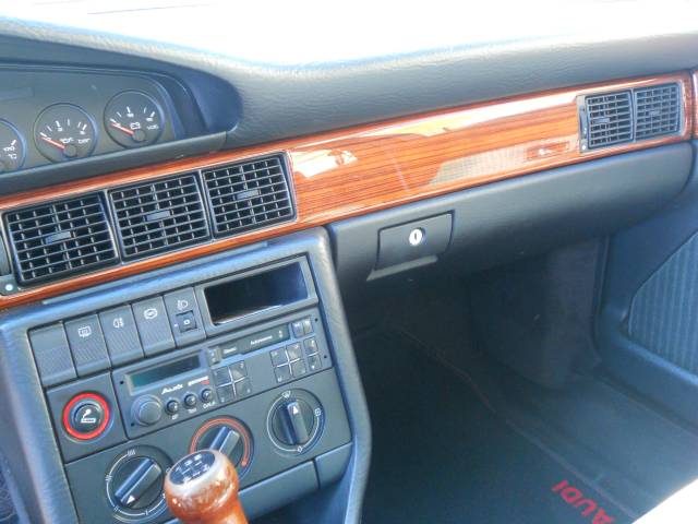 Audi 100 - 2.3E