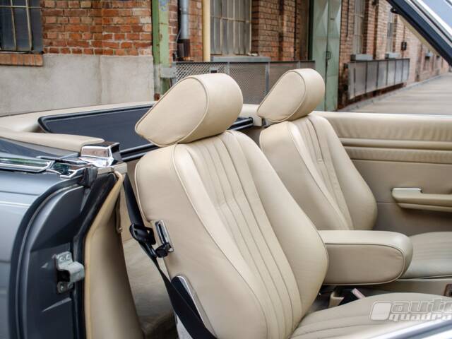 Mercedes-Benz 560 SL
