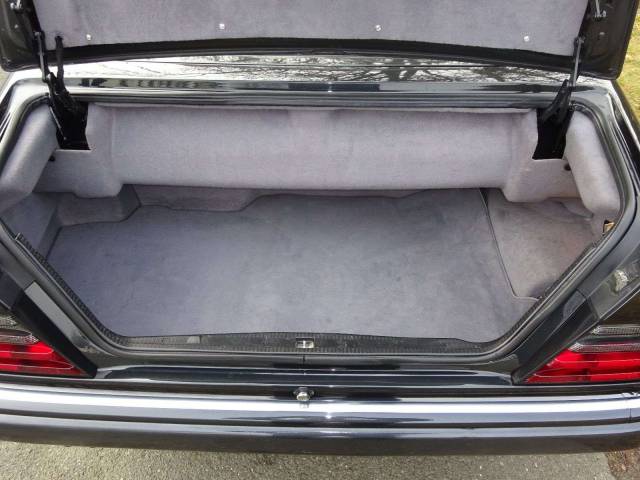 Mercedes-Benz 320 CE