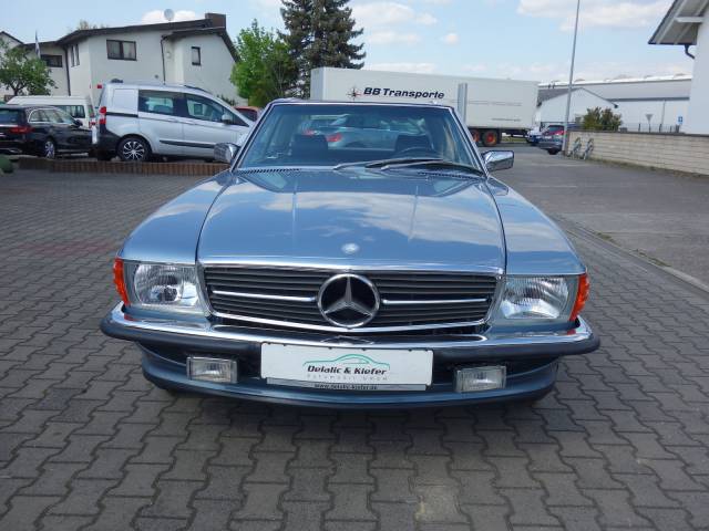Mercedes-Benz 560 SL