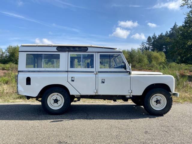 Land Rover 109