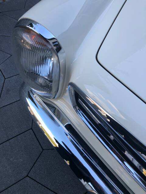 Mercedes-Benz 230 SL