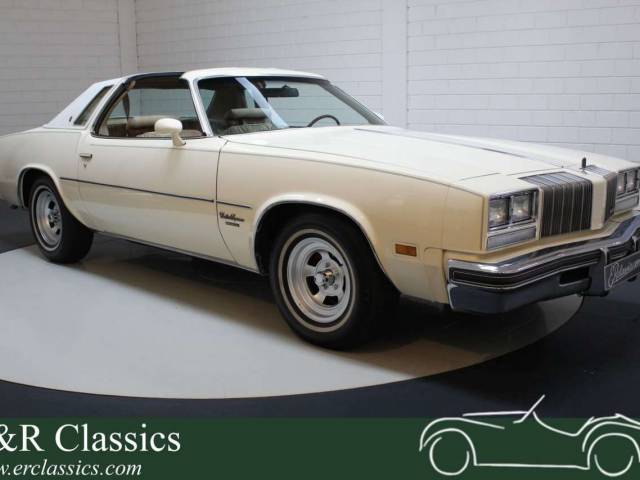 Image 1/30 of Oldsmobile Cutlass Supreme (1977)