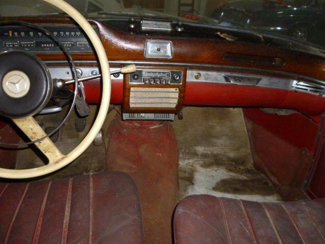 Mercedes-Benz 220 SE