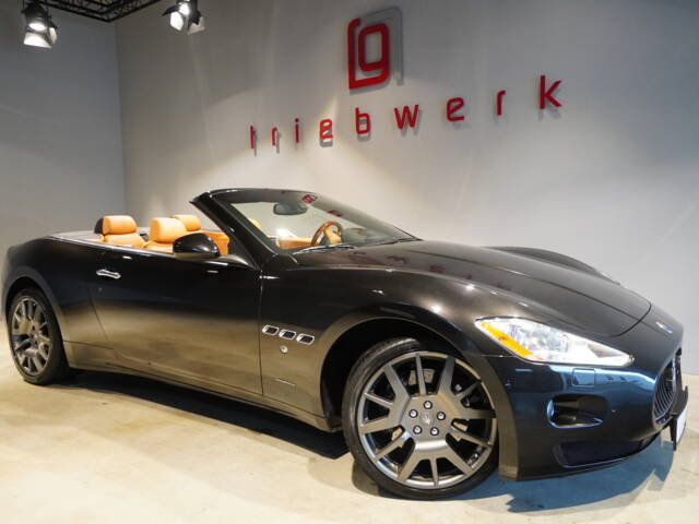 Bild 1/26 von Maserati GranCabrio 4.7 (2010)