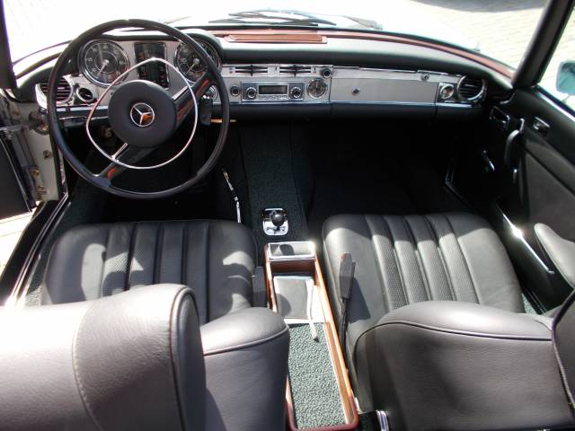 Mercedes-Benz 280 SL