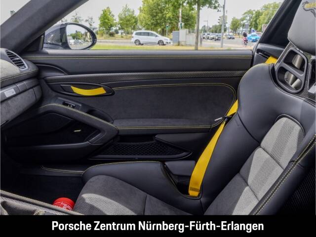 Porsche 718 Cayman GT4 RS Weissach