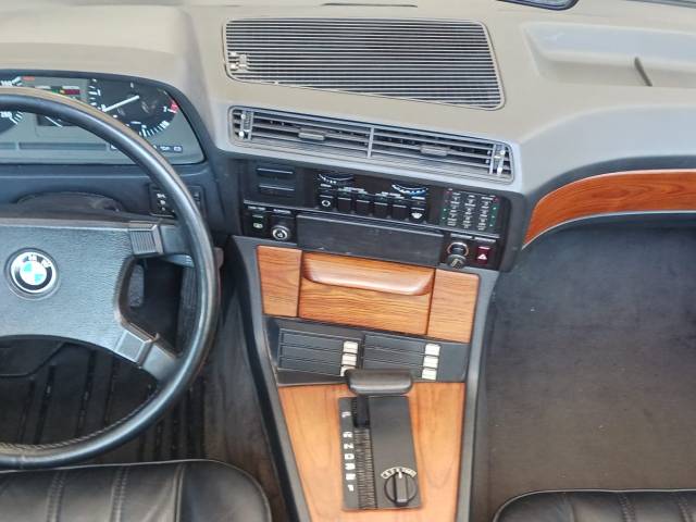 BMW 745i