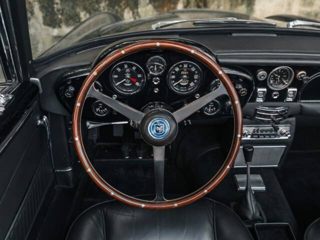 Aston Martin DB 5 Volante