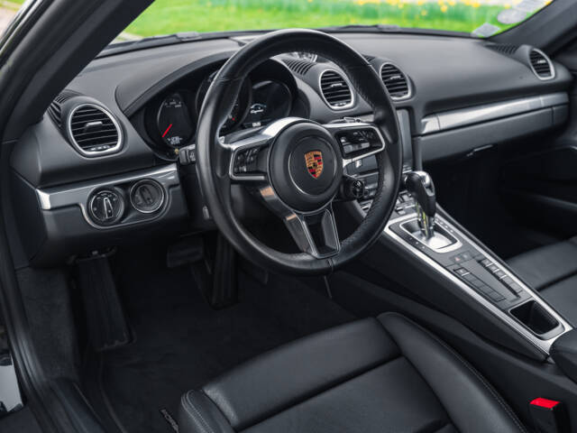 Porsche 718 Cayman T