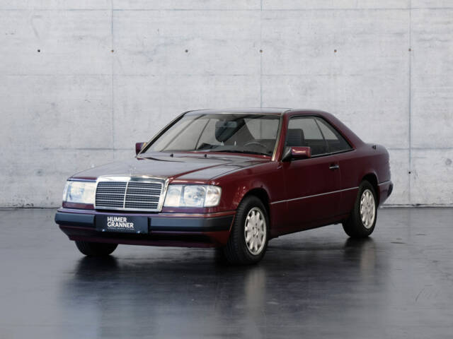 Image 1/23 de Mercedes-Benz 300 CE (1991)