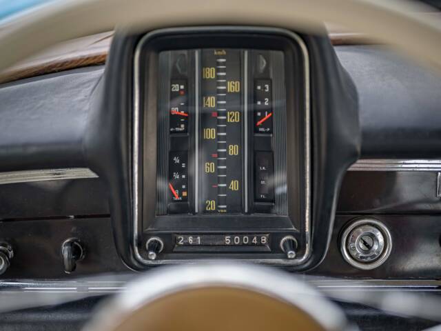 Mercedes-Benz 200