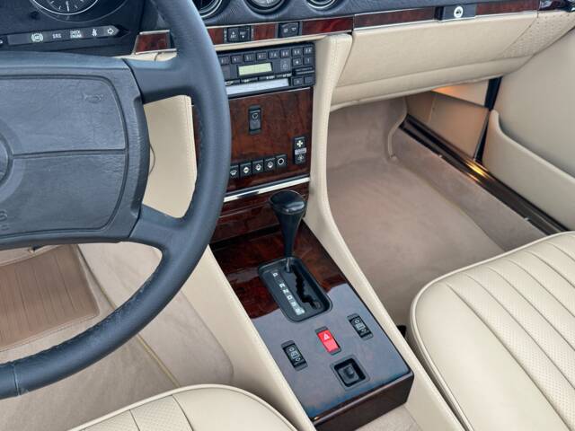 Mercedes-Benz 560 SL