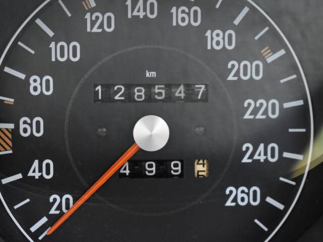 Mercedes-Benz 560 SL