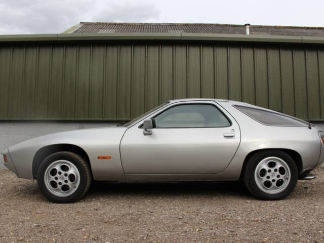 Porsche 928
