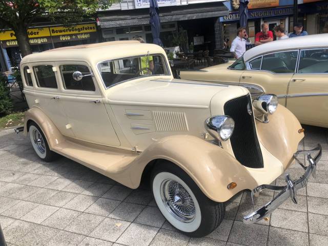 Image 1/19 of Plymouth Deluxe (1934)