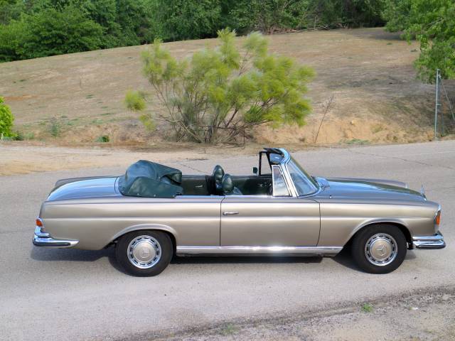 Mercedes-Benz 280 SE