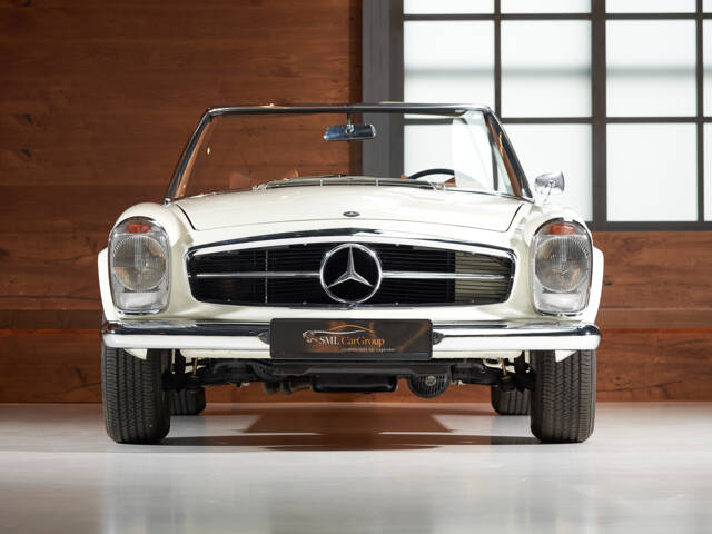 Mercedes-Benz 230 SL
