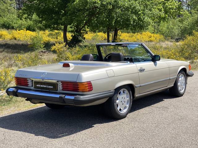 Mercedes-Benz 560 SL