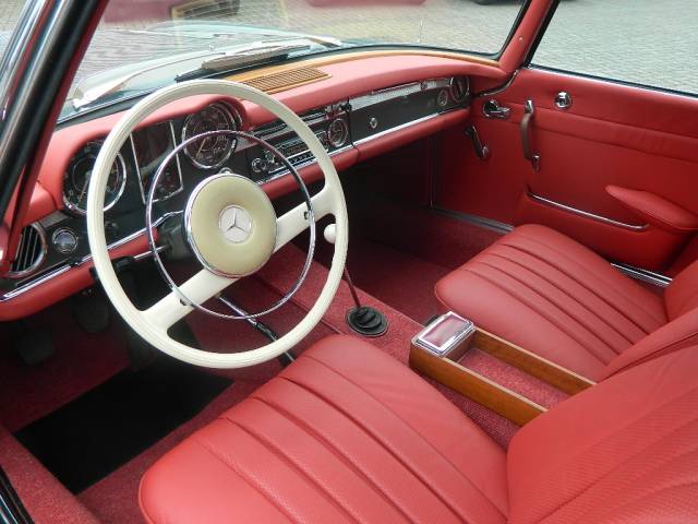 Mercedes-Benz 230 SL
