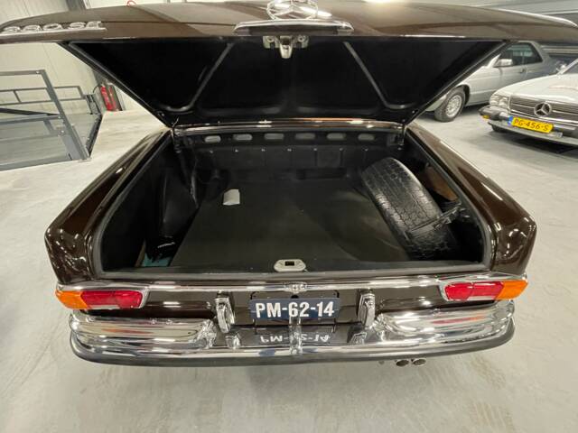 Mercedes-Benz 280 SE
