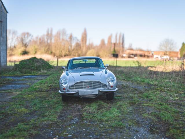 Aston Martin DB 6