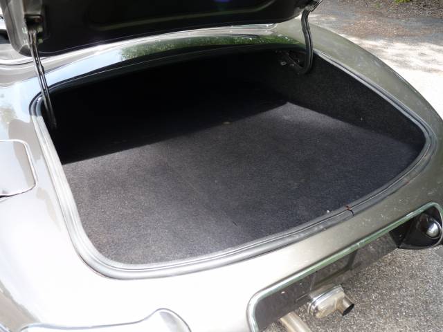 Jaguar E-Type 3.8 Flat Floor