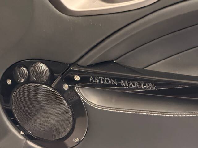 Aston Martin V12 Vanquish S Ultimate Edition