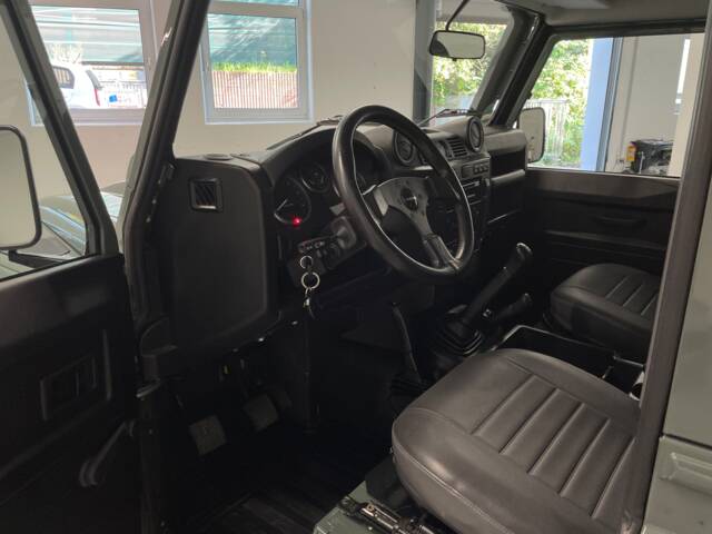 Land Rover Defender 90