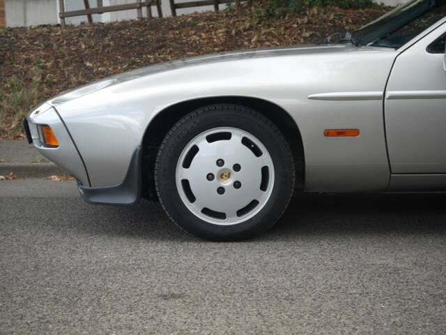 Porsche 928