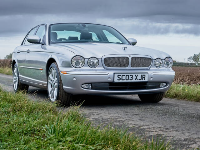 Image 1/8 of Jaguar XJR (2003)