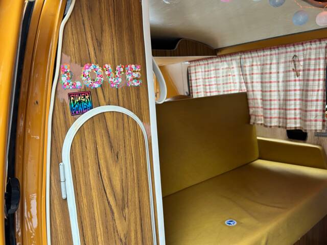 Volkswagen T2b Westfalia
