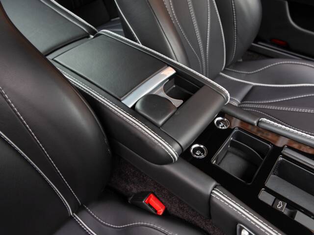Aston Martin DB 9