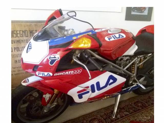 Imagen 1/8 de Ducati DUMMY (2004)